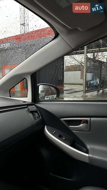 Хэтчбек Toyota Prius 2014 в Львове