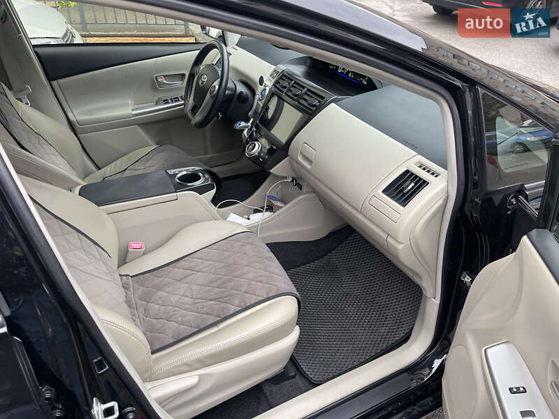 Хэтчбек Toyota Prius 2013 в Киеве