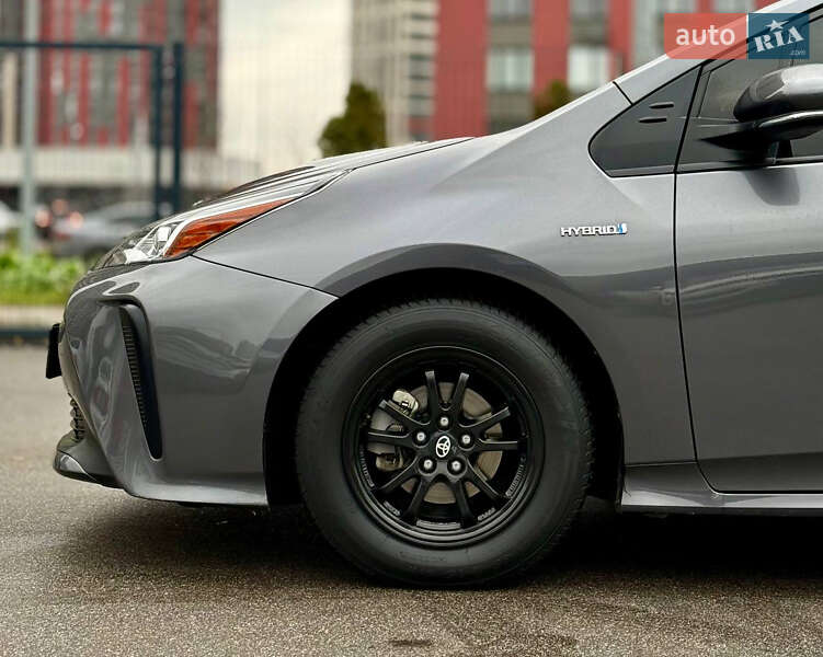 Хэтчбек Toyota Prius 2022 в Киеве