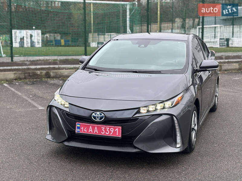 Хэтчбек Toyota Prius 2021 в Киеве