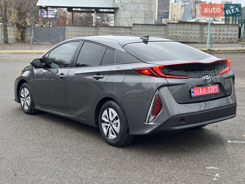 Хэтчбек Toyota Prius 2021 в Киеве