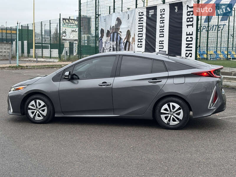 Хэтчбек Toyota Prius 2021 в Киеве