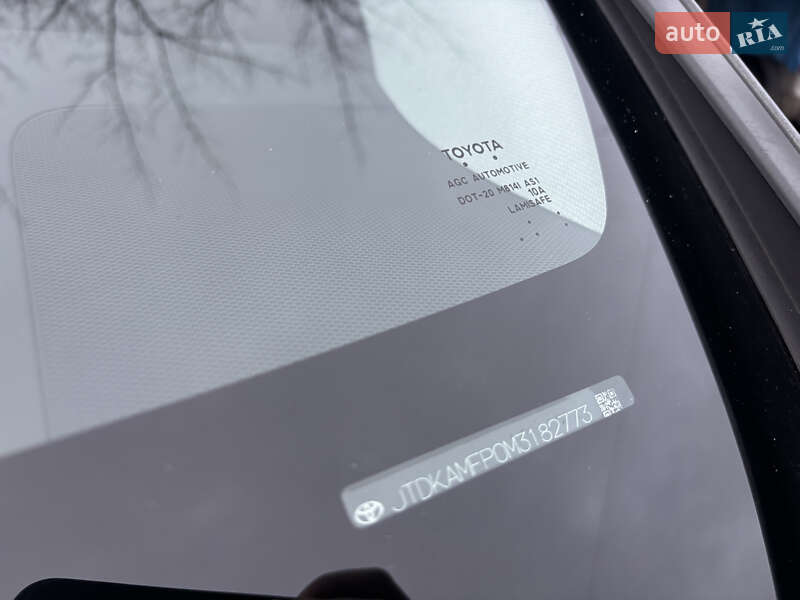 Хэтчбек Toyota Prius 2021 в Киеве