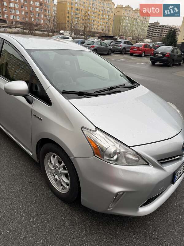 Хэтчбек Toyota Prius 2013 в Софиевской Борщаговке