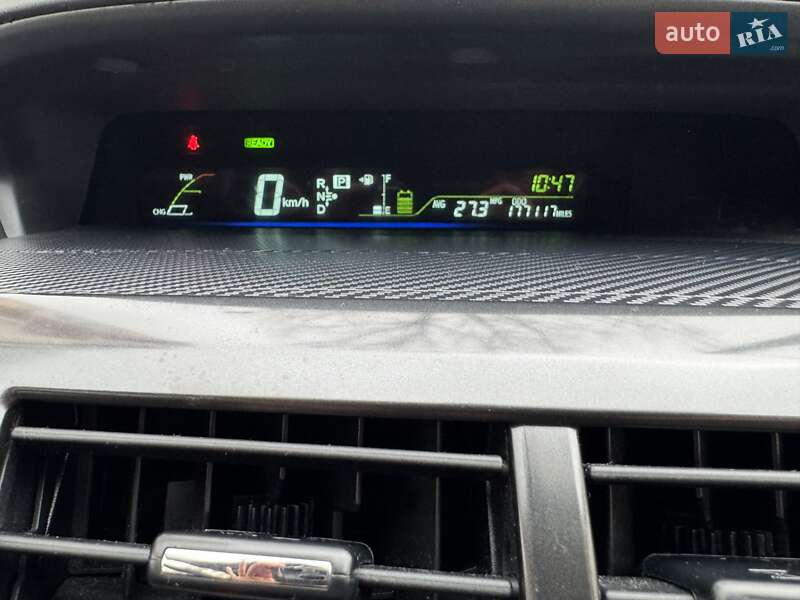 Хэтчбек Toyota Prius 2013 в Софиевской Борщаговке