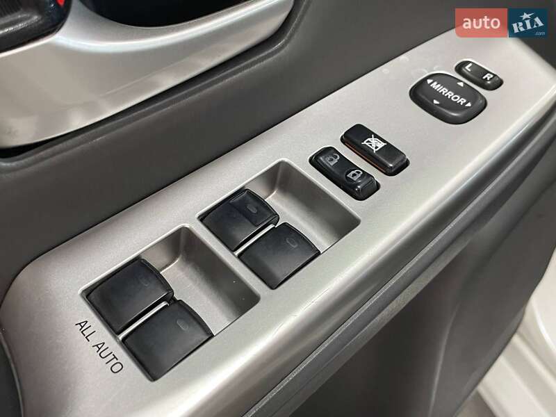 Хэтчбек Toyota Prius 2012 в Киеве