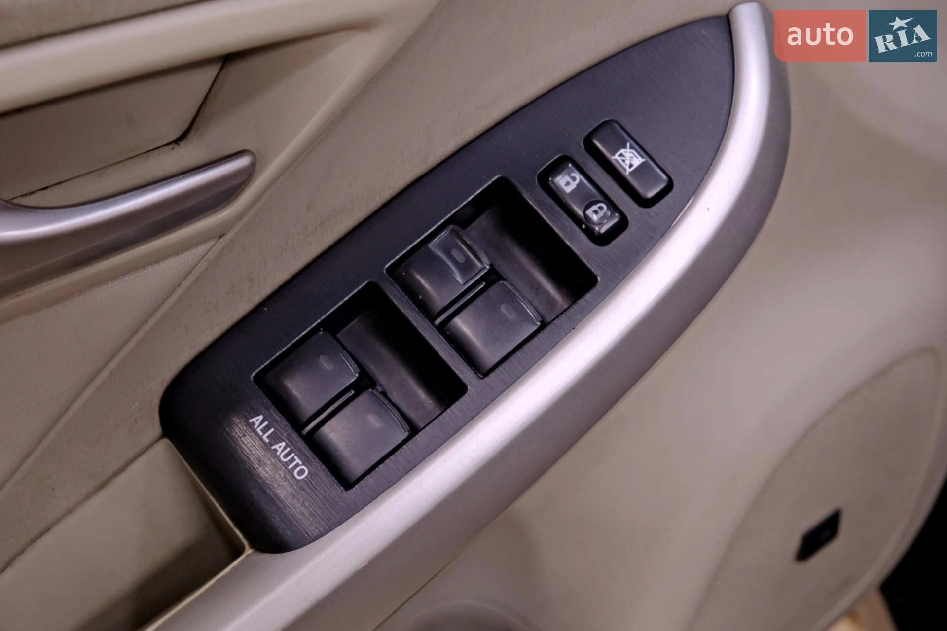 2012 Toyota Prius - мініатюра 28