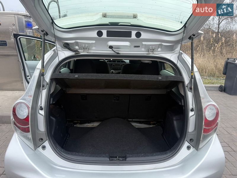 Хэтчбек Toyota Prius 2013 в Днепре фото 5 Хэтчбек Toyota Prius 2013 в Днепре