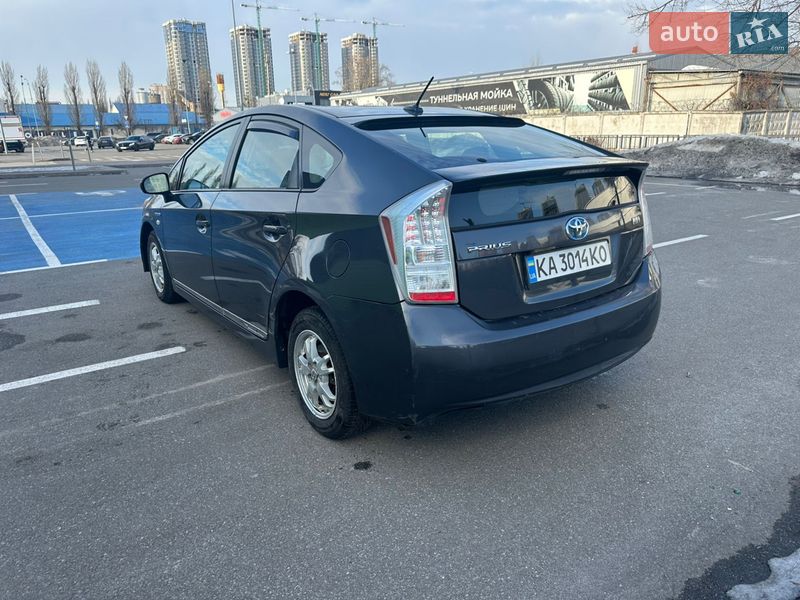 Хэтчбек Toyota Prius 2011 в Киеве