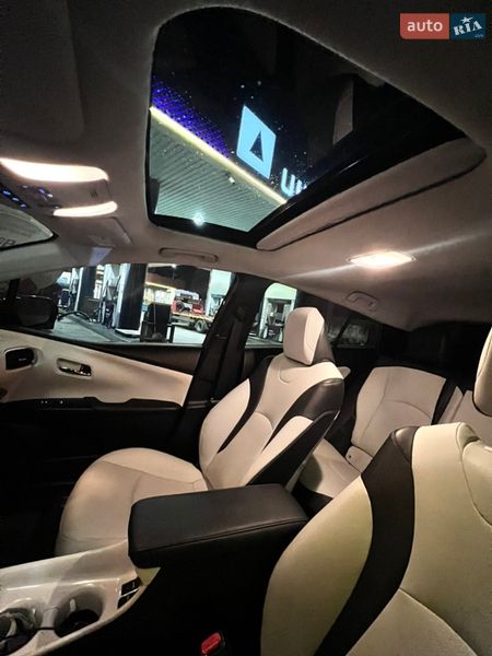 Хэтчбек Toyota Prius 2016 в Киеве