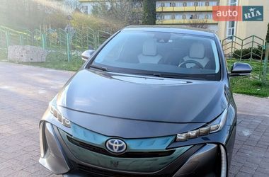 Хетчбек Toyota Prius 2017 в Стебнику