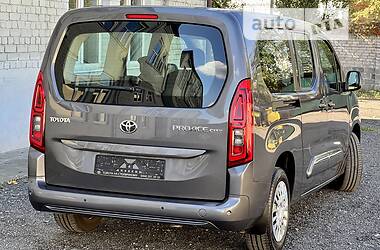 Минивэн Toyota Proace City Verso 2021 в 