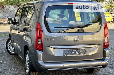 Минивэн Toyota Proace City Verso 2021 в 