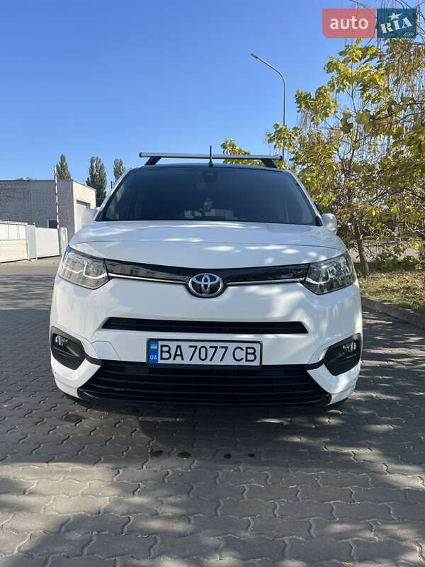 Минивэн Toyota Proace City Verso 2021 в 