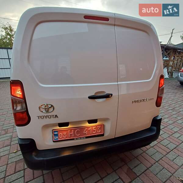 Вантажний фургон Toyota Proace City 2022 в Житомирі
