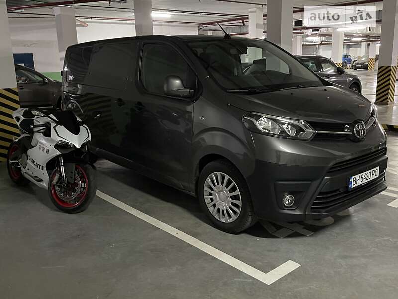 Вантажний фургон Toyota Proace 2020 в 