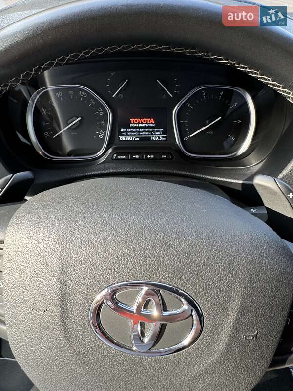 Мінівен Toyota Proace 2021 в Ужгороді
