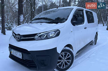 Вантажний фургон Toyota Proace 2016 в Чернігові