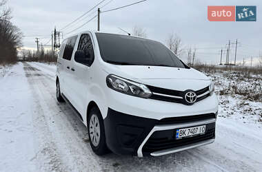 Вантажний фургон Toyota Proace 2016 в Рівному