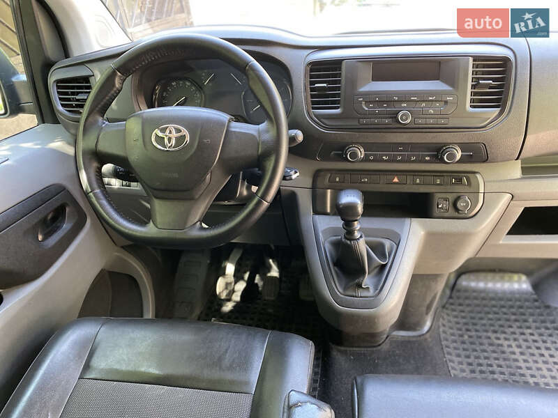 Вантажний фургон Toyota Proace 2017 в Дніпрі
