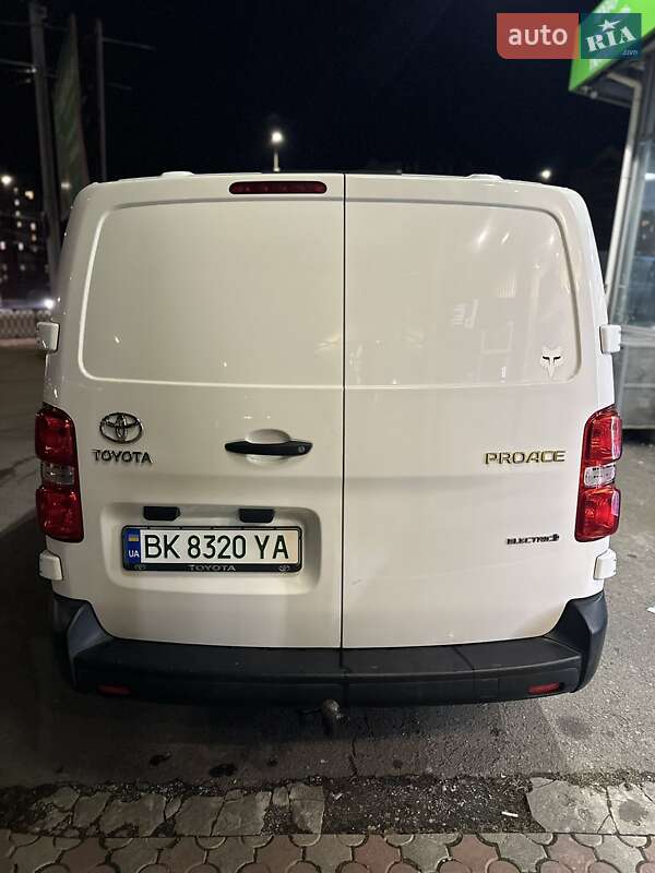 Вантажний фургон Toyota Proace 2020 в Рівному
