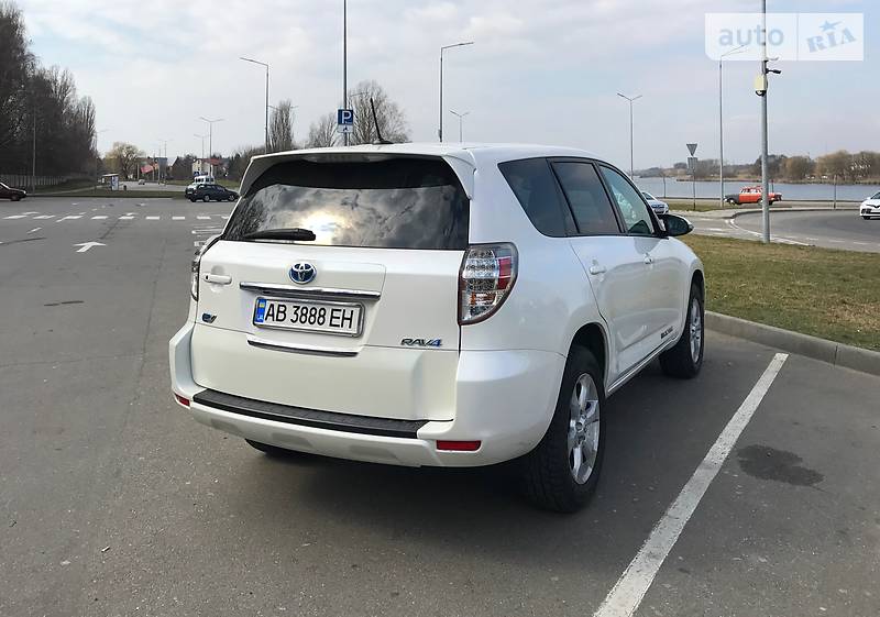Позашляховик / Кросовер Toyota RAV4 EV 2012 в Вінниці