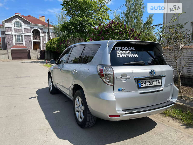 Внедорожник / Кроссовер Toyota RAV4 EV 2014 в Черноморске