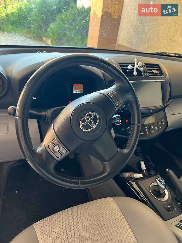 Внедорожник / Кроссовер Toyota RAV4 EV 2014 в Хусте фото 3 Внедорожник / Кроссовер Toyota RAV4 EV 2014 в Хусте