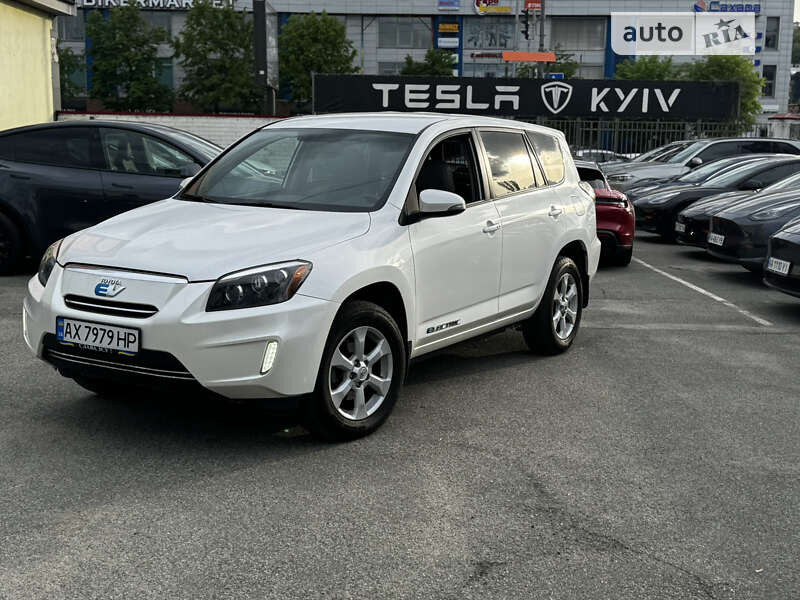 Позашляховик / Кросовер Toyota RAV4 EV 2013 в Києві