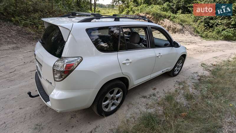 Внедорожник / Кроссовер Toyota RAV4 EV 2014 в Киеве