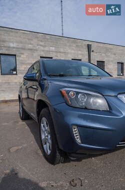 Внедорожник / Кроссовер Toyota RAV4 EV 2014 в 
