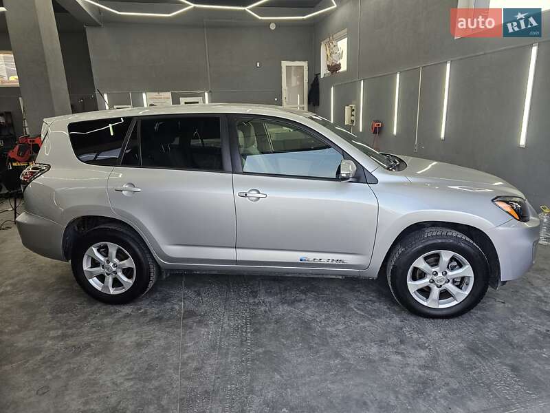 Внедорожник / Кроссовер Toyota RAV4 EV 2014 в 