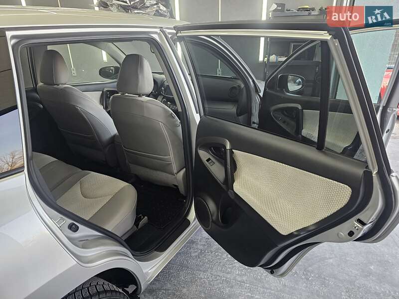 Внедорожник / Кроссовер Toyota RAV4 EV 2014 в Львове