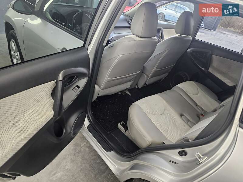 Внедорожник / Кроссовер Toyota RAV4 EV 2014 в Львове