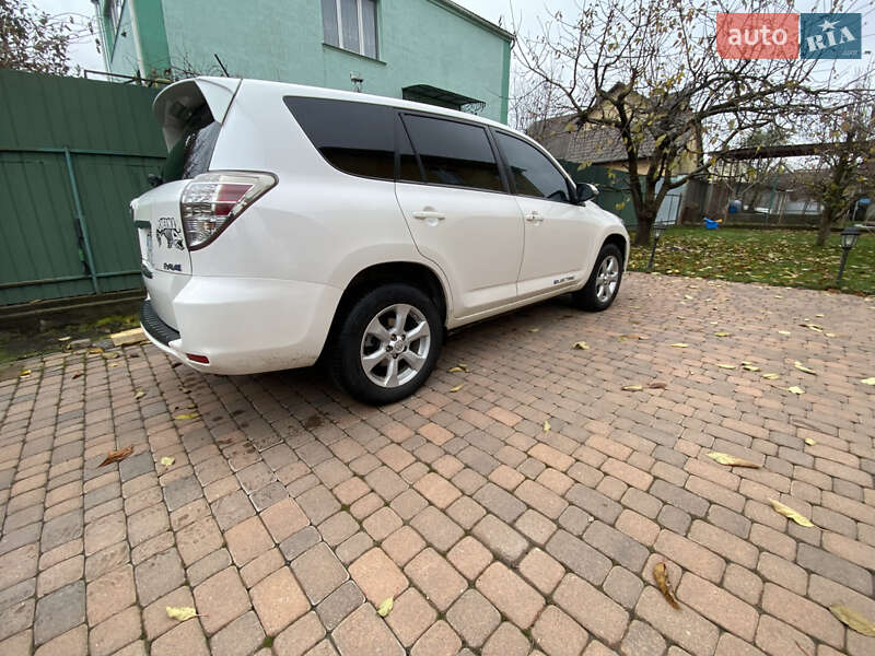 Внедорожник / Кроссовер Toyota RAV4 EV 2014 в Хмельницком
