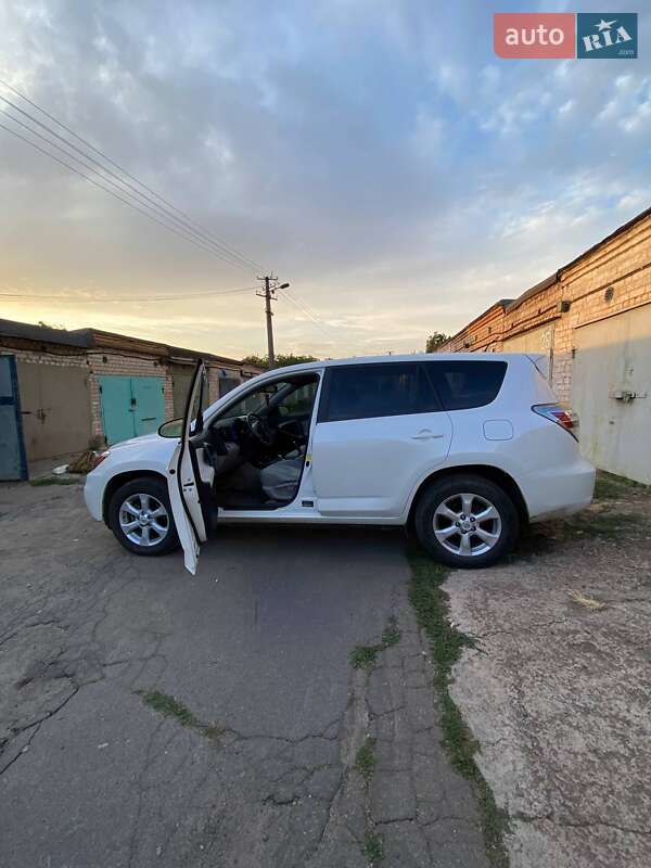 Внедорожник / Кроссовер Toyota RAV4 EV 2012 в Кривом Роге