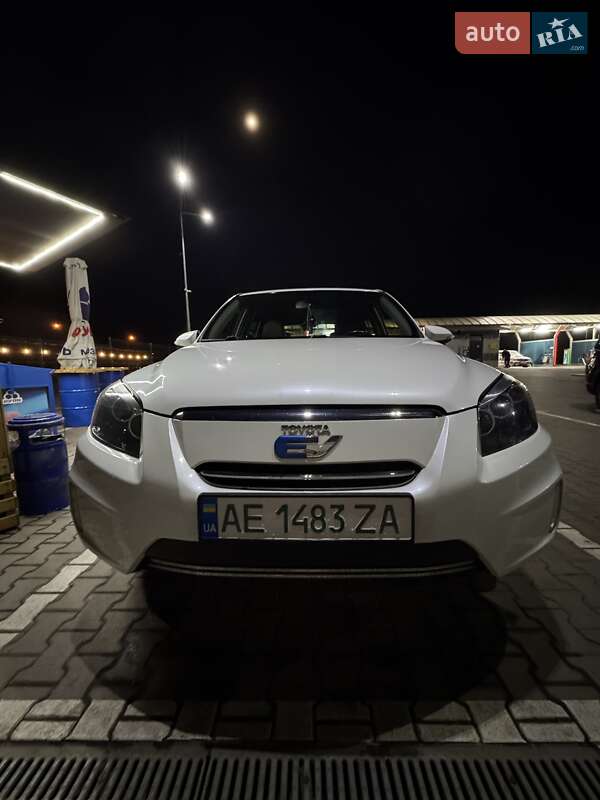 Внедорожник / Кроссовер Toyota RAV4 EV 2012 в Кривом Роге