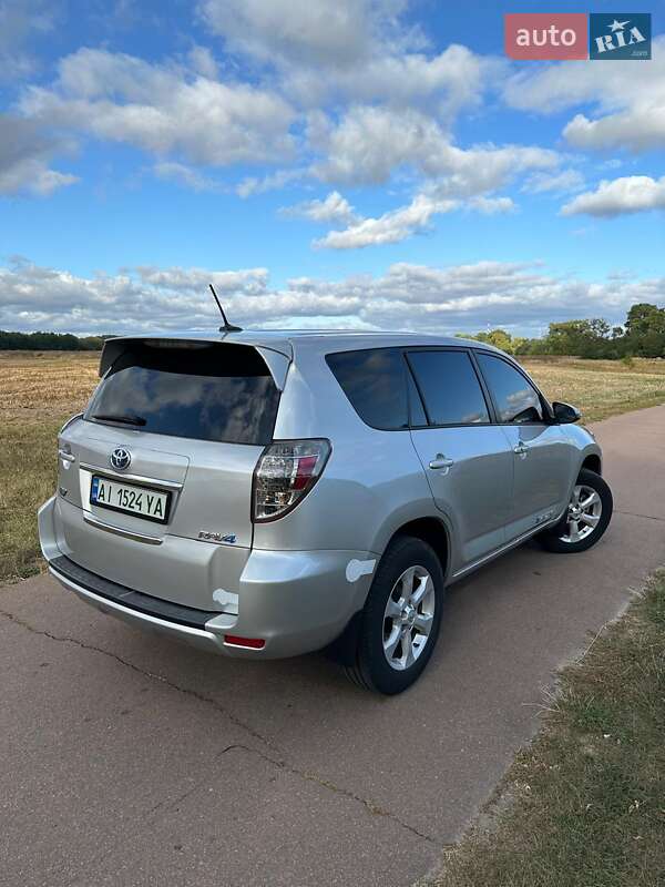 Позашляховик / Кросовер Toyota RAV4 EV 2014 в Києві