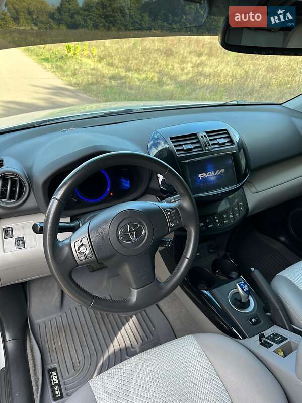 Внедорожник / Кроссовер Toyota RAV4 EV 2014 в Киеве