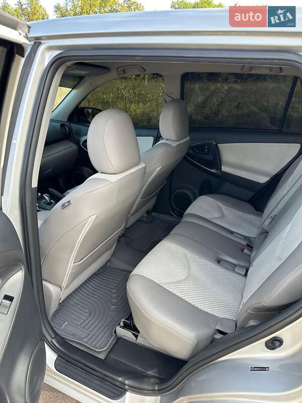 Позашляховик / Кросовер Toyota RAV4 EV 2014 в Києві