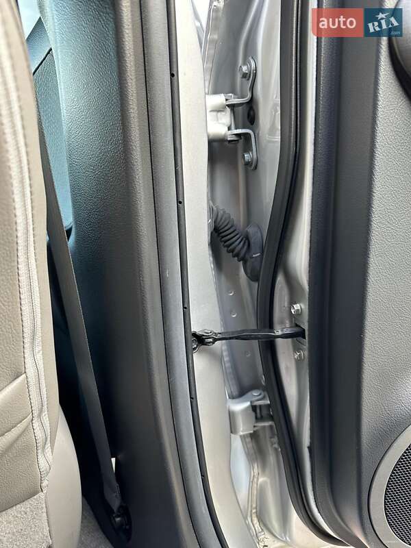 Внедорожник / Кроссовер Toyota RAV4 EV 2014 в Киеве