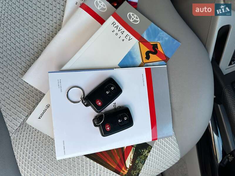 Внедорожник / Кроссовер Toyota RAV4 EV 2014 в Киеве
