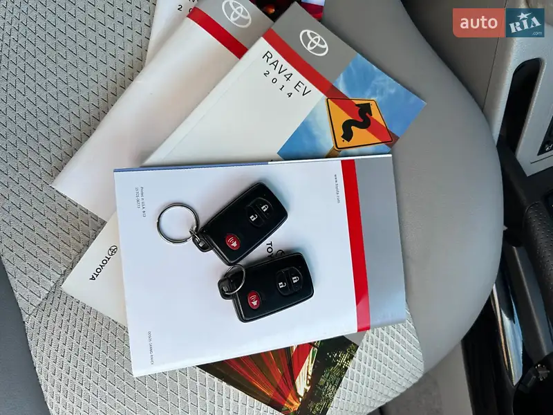 Внедорожник / Кроссовер Toyota RAV4 EV 2014 в Киеве документ