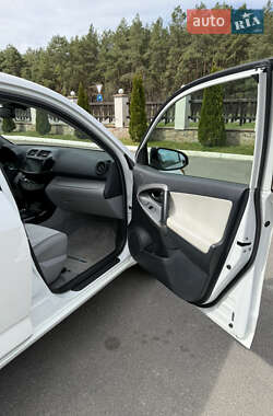 Внедорожник / Кроссовер Toyota RAV4 EV 2013 в 