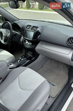 Внедорожник / Кроссовер Toyota RAV4 EV 2013 в 