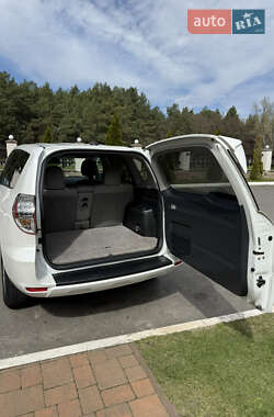 Внедорожник / Кроссовер Toyota RAV4 EV 2013 в 
