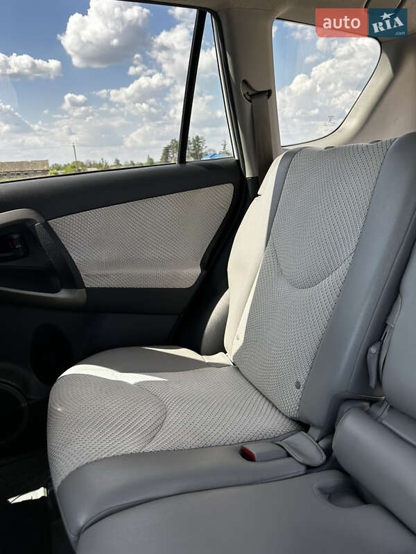 Внедорожник / Кроссовер Toyota RAV4 EV 2013 в Ромнах