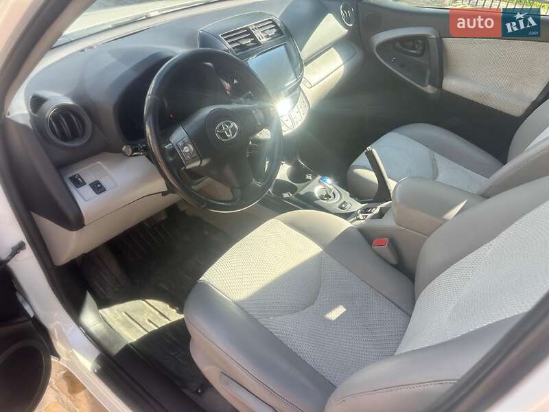 Внедорожник / Кроссовер Toyota RAV4 EV 2013 в Тернополе фото 6 Внедорожник / Кроссовер Toyota RAV4 EV 2013 в Тернополе