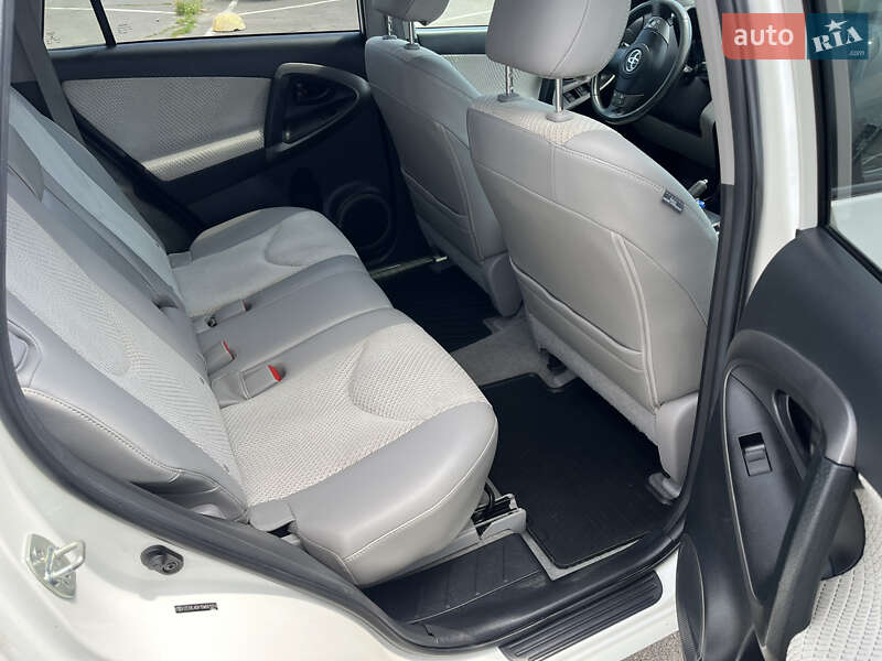 Внедорожник / Кроссовер Toyota RAV4 EV 2013 в Одессе фото 12 Внедорожник / Кроссовер Toyota RAV4 EV 2013 в Одессе