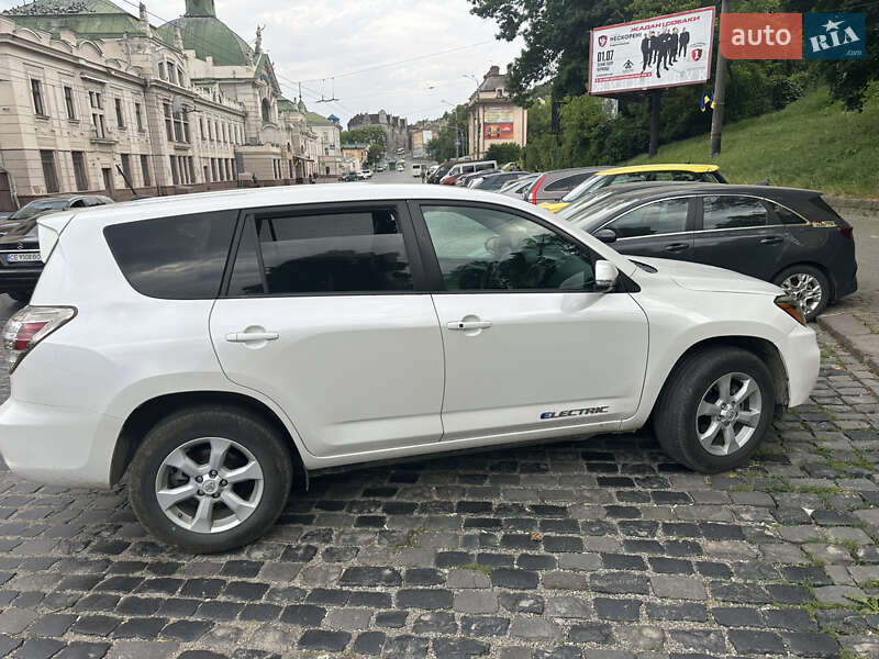 Позашляховик / Кросовер Toyota RAV4 EV 2012 в Чернівцях